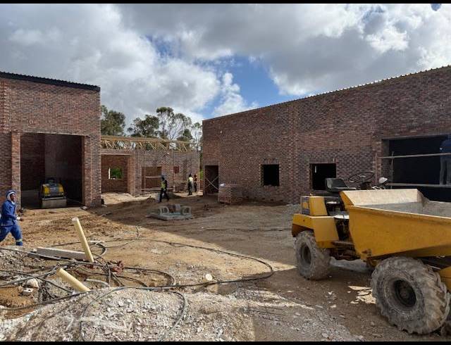 BUSINESS PROPERTY TO RENT IN FAIRVIEW